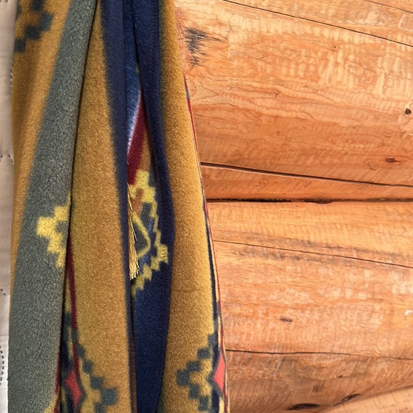Super soft fleece Aztec southwestern blanket scarf. Multicolored mustard yellow - Picture 8 of 9